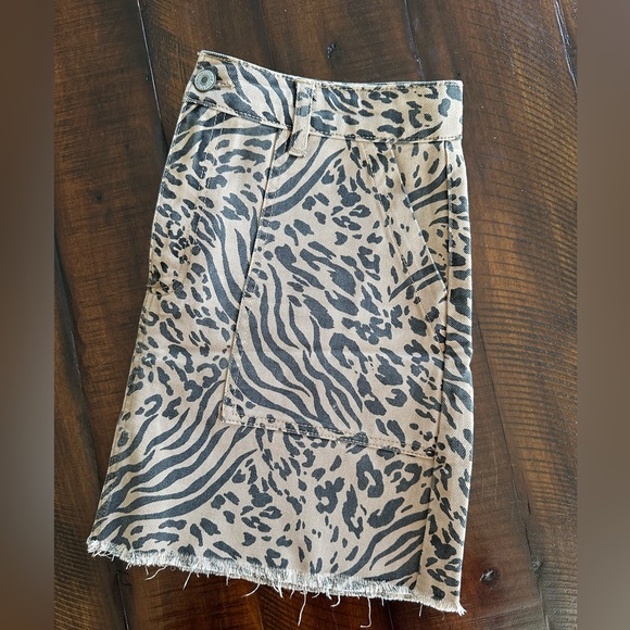 Denim Animal Print Mini Skirt Forever 21 Size Large - Picture 9 of 9